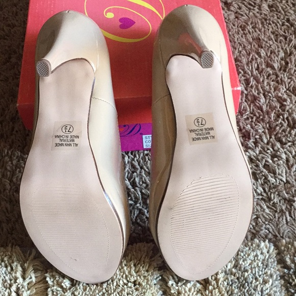 Heels - Picture 4 of 4